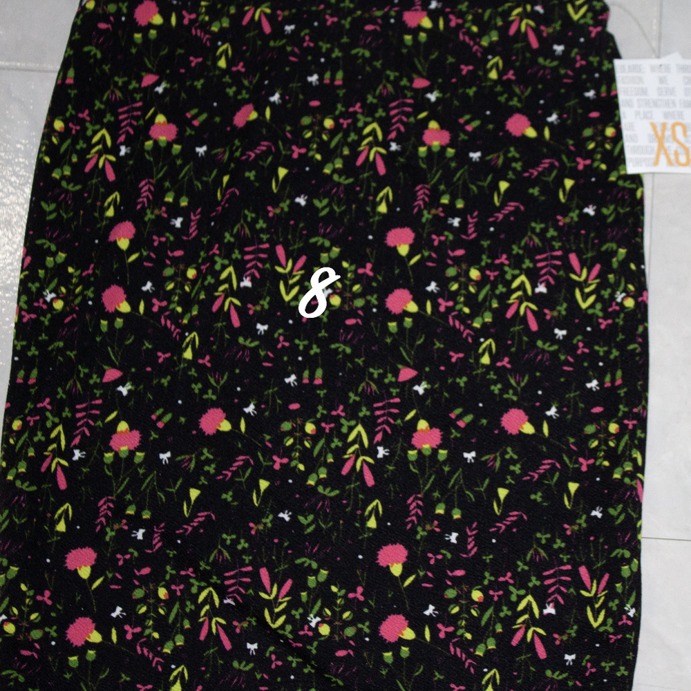 LuLaRoe Cassie XS skirts - Picture 3 of 8